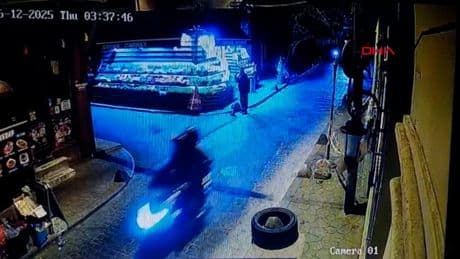 Beyoğlu'nda kebapçıya silahlı saldırı! O anlar kamerada