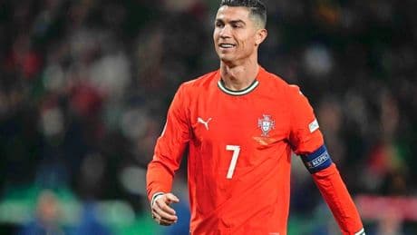 Hij weet van geen ophouden: fitte Cristiano Ronaldo (40) met Portugal naar finaleronde van Nations League