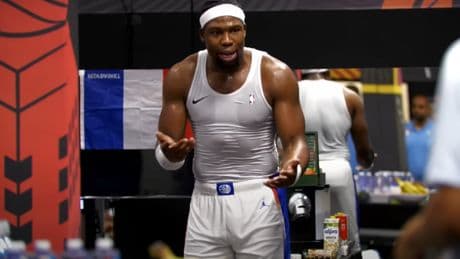 EuroBasket : «On dit qu’on est des kaïras, on ne montre rien sur le terrain», les mots forts de Yabusele à la mi-temps de France-Pologne (vidéo)
