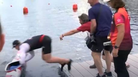 Irre Jubel-Panne beim Kanu - Ins Wasser geschubst – Boot kaputt!