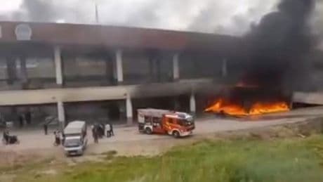 Ankara'da pazar yerinde çıkan yangın paniğe neden oldu