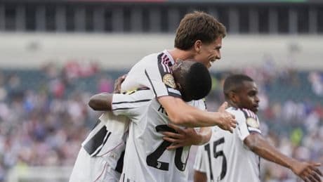 4-1: Un festival de Yildiz sitúa virtualmente a la Juventus en octavos de final