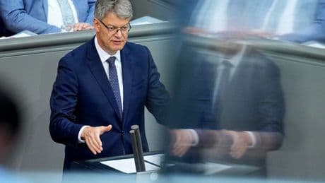 Verkehrsminister Schnieder greift bei der Deutschen Bahn durch