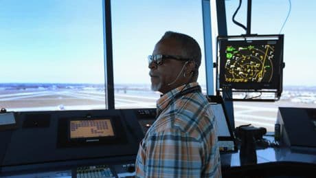 FAA offers $10,000 bonuses to hire new air traffic controllers