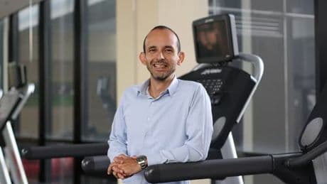 Francisco Rosero, endocrino, advierte a España: "La fruta no se bebe. Tomar zumos dispara el azúcar en sangre"