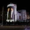 Vier Festnahmen: Aktivisten projizieren Fotos von Trump mit Epstein auf Schloss Windsor