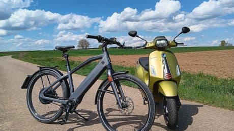Zweirad-Test: Schnelles E-Bike gegen Scooter