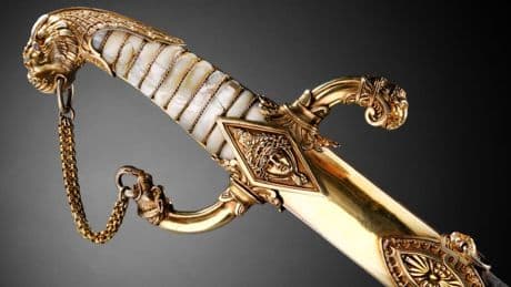 Un sabre "rarissime" de Napoléon Bonaparte vendu plus de 4,6 millions d'euros aux enchères à Paris