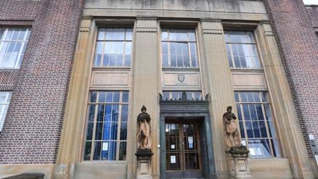 Decaying Stirling statues of Wallace and Bruce in line for makeover