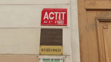 INFO BFMTV. Symboles nazis, action coordonnée: révélations sur l'attaque d'une association de travailleurs immigrés à Paris