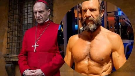 La transformación de Ralph Fiennes para conseguir los músculos de un héroe griego: cinco meses de gimnasio y dieta estricta