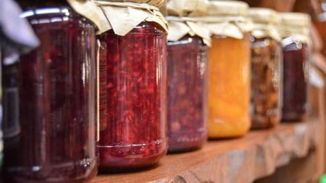 Botulino, i sintomi e gli alimenti a rischio