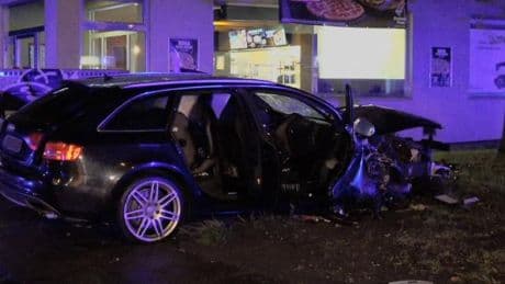 Pkw stürzt von Brücke über A7