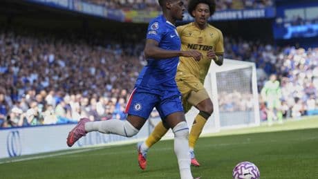 Chelsea evinde 1 puana razı oldu