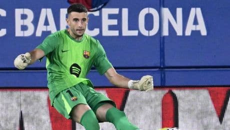 El Barça también contempla el aval como fórmula para inscribir a Joan Garcia