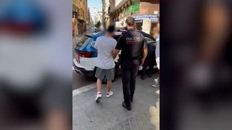 Detienen a un hombre por 9 robos violentos en comercios de Barcelona