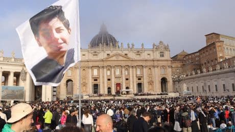 Funérailles de François : les adolescents ont dit adieu au pape de leur jeunesse