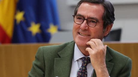 La patronal cuestiona la legalidad de las prórrogas presupuestarias y avisa de que impiden reformas estructurales