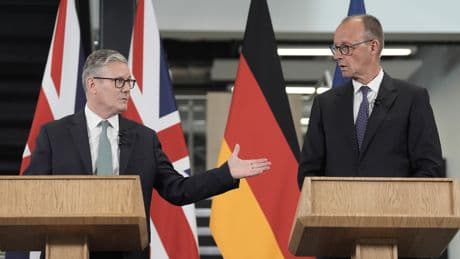 Alemania y el Reino Unido sellan una alianza de defensa mutua ante la incertidumbre que generan Trump y Putin