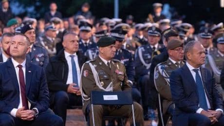 Pologne : avant une visite du président Nawrocki aux Etats-Unis, une ambiance chaotique règne sur la diplomatie de Varsovie