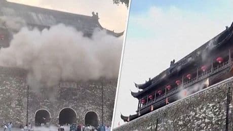 Toeristen vluchten in paniek weg nadat eeuwenoude toren instort