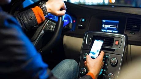 Vai troppo veloce? Lo scopro dai dati del telefonino. La nuova arma della polizia per multare gli automobilisti