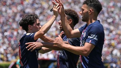 Champions League-winnaar Paris Saint-Germain begint WK voor Clubs met klinkende zege op Atlético Madrid