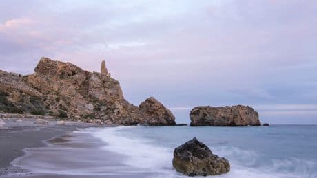 Ni Calahonda ni La Herradura: la playa oculta de Granada en un paisaje casi virgen