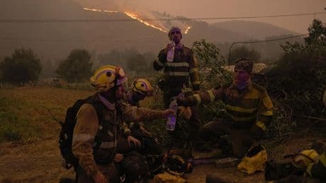 Los bomberos forestales avisan del "exceso de confianza" frente al descenso de fuegos activos: "No hay que bajar la guardia"