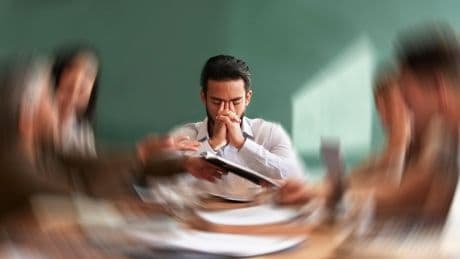 « C’est son unique vocation professionnelle » : comment guérir un accro aux réunions ?