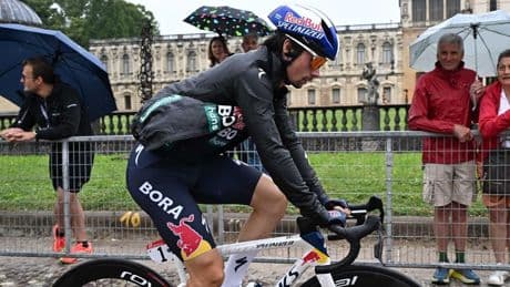 Oud-winnaar Roglic stapt af in Giro d'Italia na nieuwe valpartij