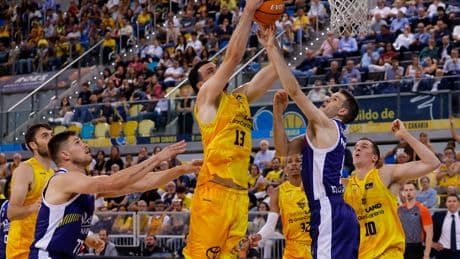 Jean Montero remata al Gran Canaria en la prórroga y mete al Valencia en las semifinales