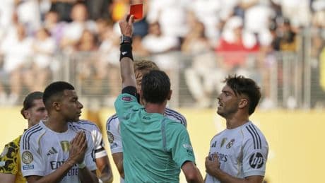 Huijsen mete en un lío a Xabi Alonso