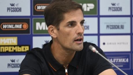 Hospitalizan a Robert Moreno por una crisis en un partido del Sochi