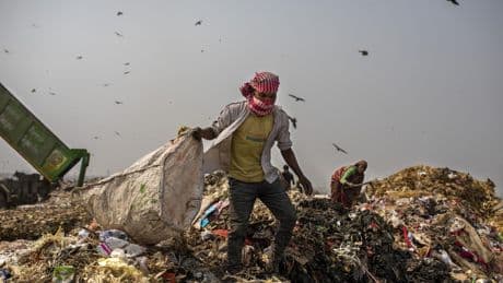 Inde : à Delhi, la montagne de déchets qui défie les autorités