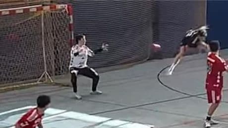 Irrer Amateur-Treffer - Wird ein Tennis-Move das Handball-Tor des Monats?