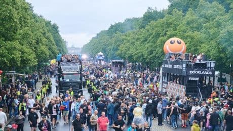 Techno-Parade: Beats gegen Regen - Tausende feiern bei "Rave The Planet"