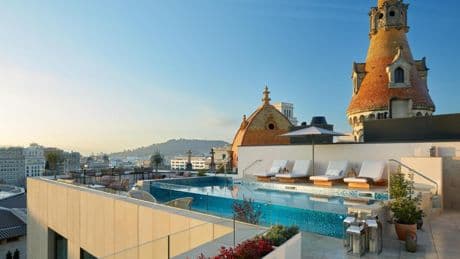 Los hoteles se visten de verano con tardeos, conciertos y otros planes al aire libre