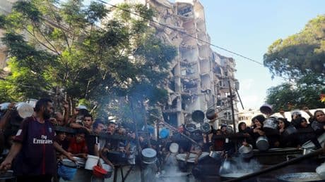 Verteilung von Hilfe in Gaza: Sie riskieren ihr Leben für ein Lebensmittelpaket