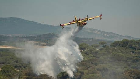 Incendi in Grecia, feriti 6 vigili del fuoco. In partenza due Canadair dall’Italia