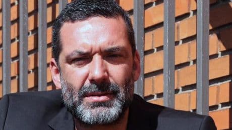 El cantante Jaime Anglada, íntimo amigo del rey Felipe VI, herido grave y en la UCI tras ser arrollado por un coche