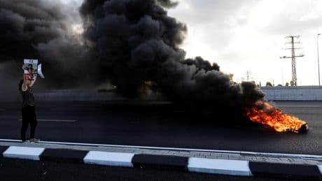 Más protestas en Israel: manifestantes bloquean carreteras para exigir un acuerdo en Gaza