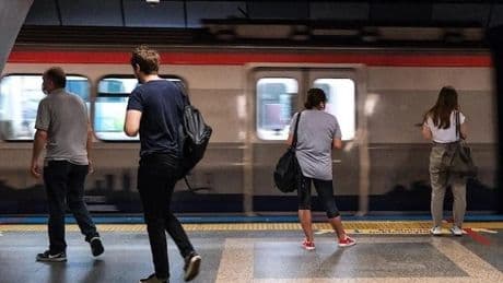 Marmaray'da bir saat arayla iki intihar! Seferler durduruldu!
