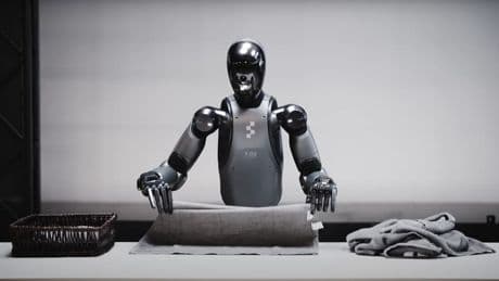 Un humanoïde qui plie le linge tout seul: Figure AI montre les prouesses de son robot Helix en vidéo