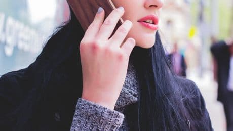 Su madre se olvida de colgar el teléfono y escucha sin querer su emotiva confesión: "Si supiera..."