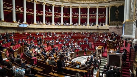 Session extraordinaire : à l'Assemblée nationale, la pression monte autour de François Bayrou