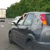 KIJK. “Wat was dát!?” In auto vol ducttape haalt wegpiraat hallunicant manoeuvre uit op E134