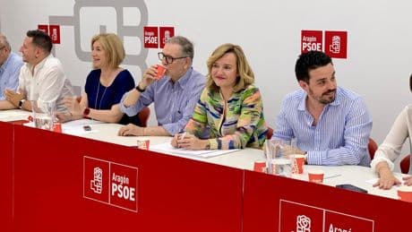 El PSOE acusa a Azcón de boicotear lo público para privatizar y "repartirse el botín con sus amigos"