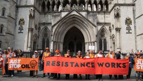Quatre membres de l'ONG britannique «Just stop oil» condamnés à la prison ferme