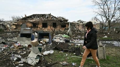 Guerre en Ukraine: au moins cinq morts dont une famille dans des frappes russes